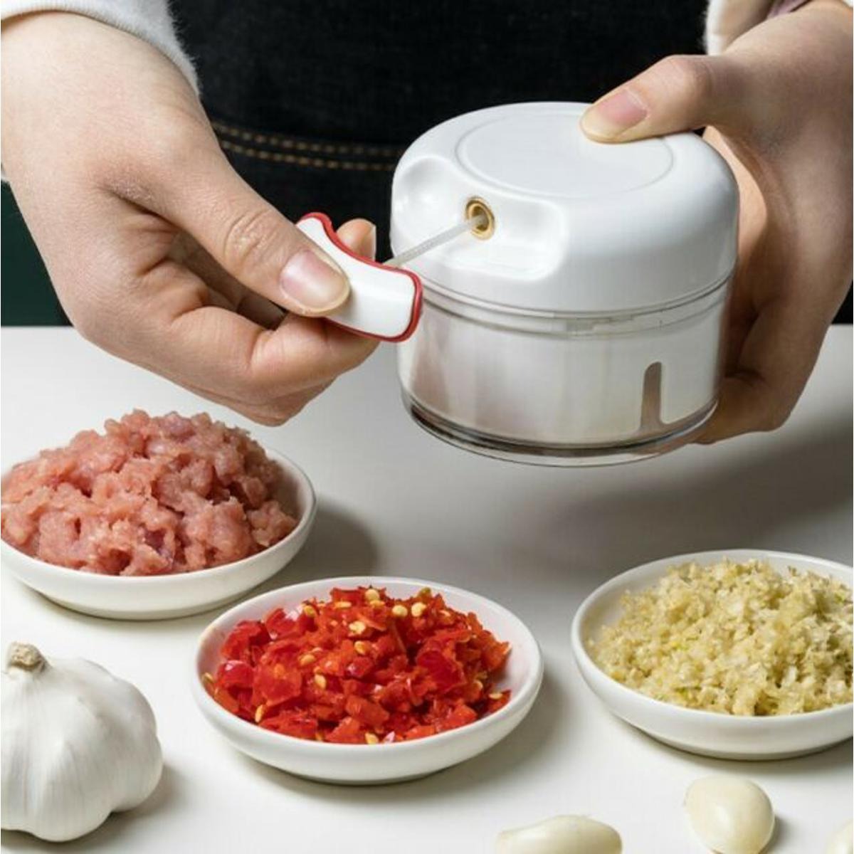 Mini Speedy Chopper – Manual Hand Pull Garlic & Vegetable Slicer